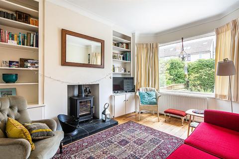 16 Barncliffe Crescent, Sheffield, S10 4DA
