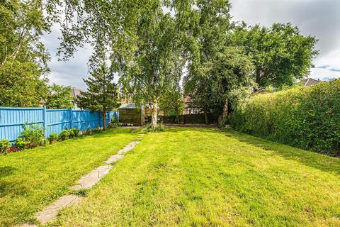 16 Barncliffe Crescent, Sheffield, S10 4DA