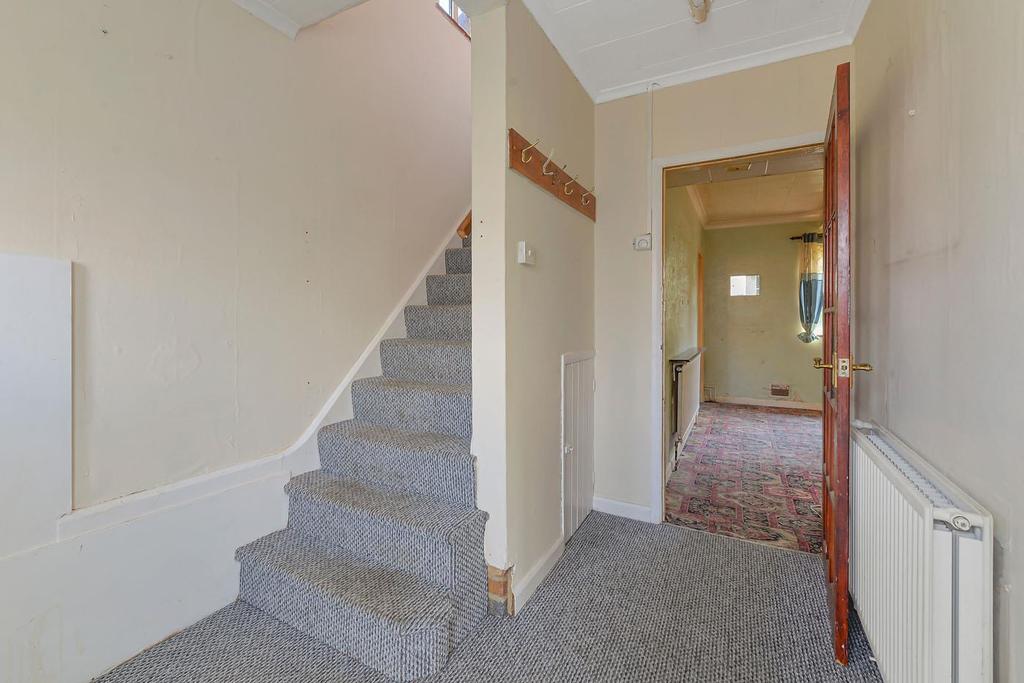 Ringden Avenue, Paddock Wood, Tonbridge 3 bed semidetached house £350,000