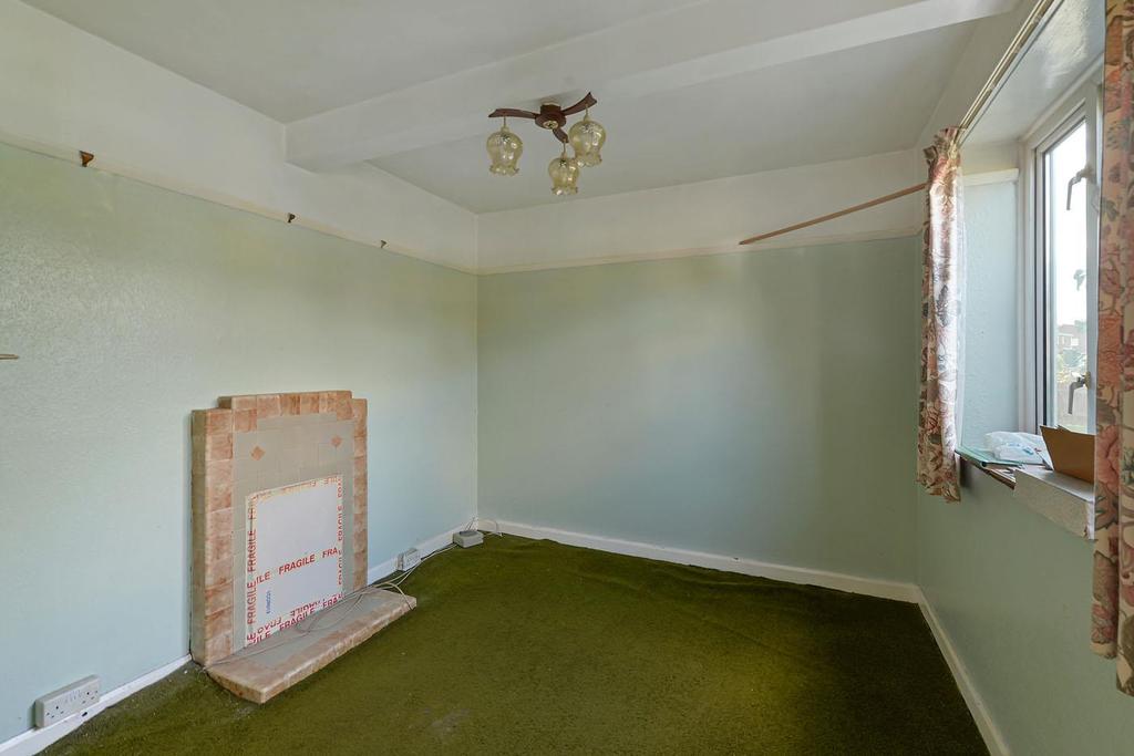 Ringden Avenue, Paddock Wood, Tonbridge 3 bed semidetached house £
