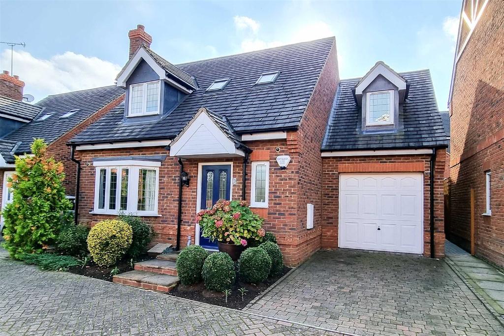 Primrose Gardens, Linslade 2 bed link detached house £450,000