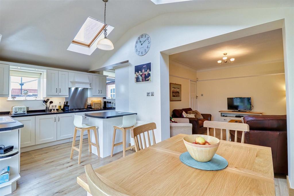 Dining kitchen