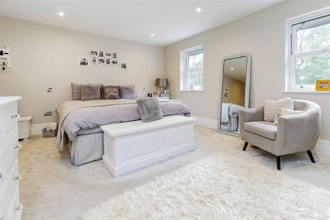 4 Silver Hill, Well End, Borehamwood, WD6 5PW