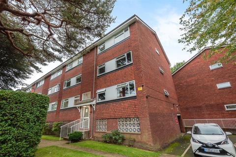 8 Parklands, Surbiton, KT5 8EA