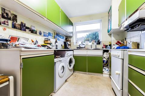 8 Parklands, Surbiton, KT5 8EA