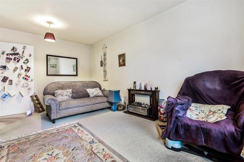 8 Parklands, Surbiton, KT5 8EA