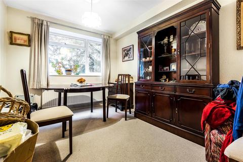 8 Parklands, Surbiton, KT5 8EA