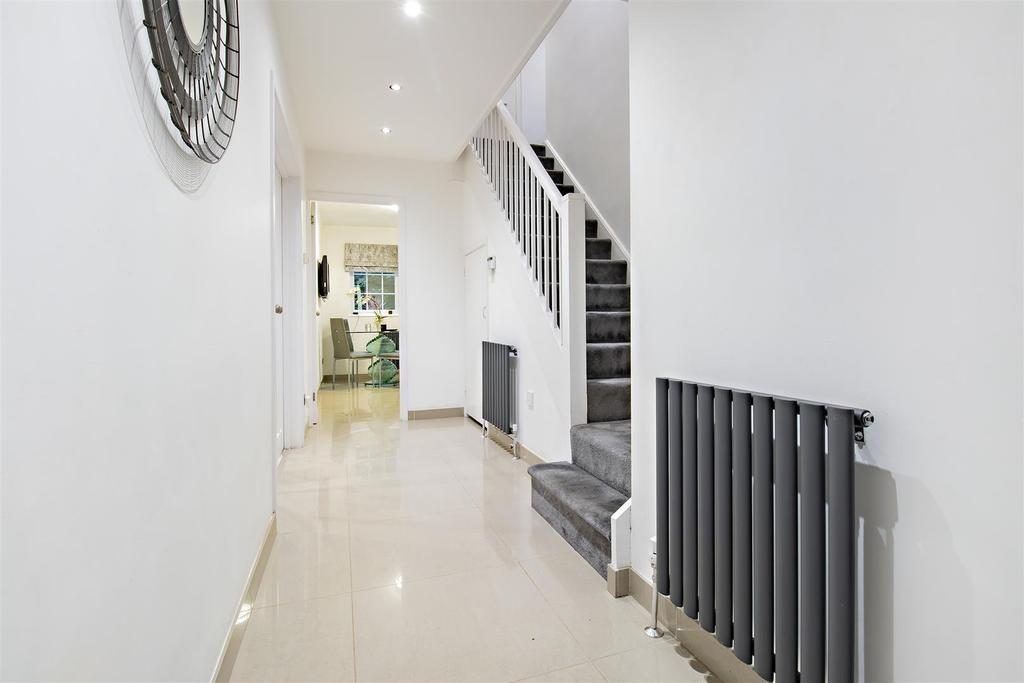 Hartfield Avenue, Elstree, Borehamwood 4 bed house £1,050,000