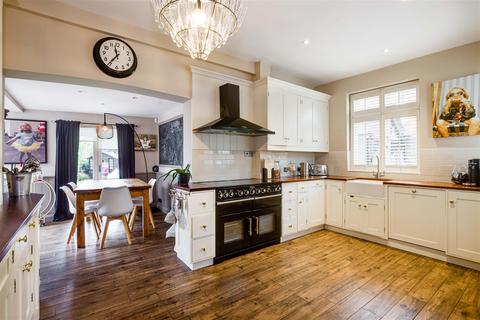 36 Churchfields, Broxbourne, EN10 7JP