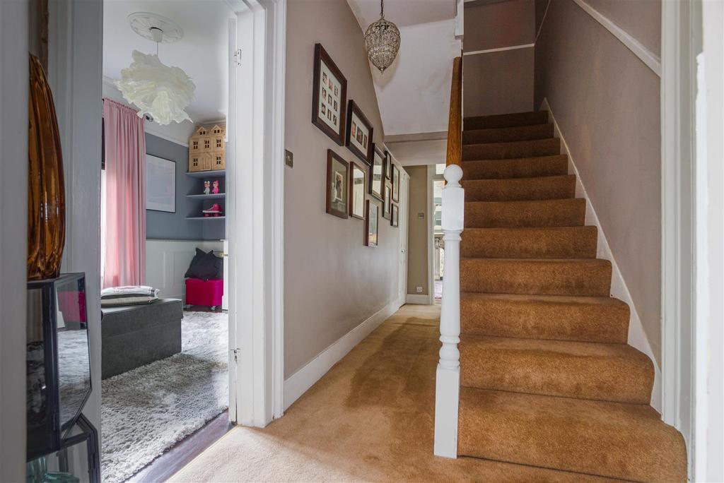 1st FLOOR LANDING