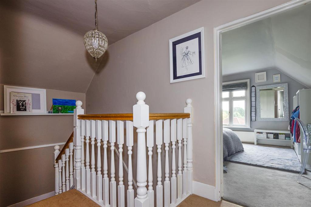 2nd FLOOR LANDING