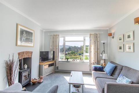 12 Dale Crescent, Hathersage, Hope Valley, S32 1AP