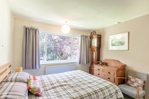 12 Dale Crescent, Hathersage, Hope Valley, S32 1AP