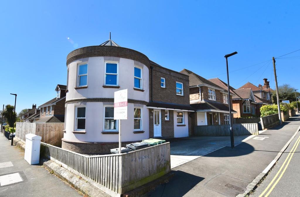 Cypress Road, Newport 5 bed detached house for sale £500,000