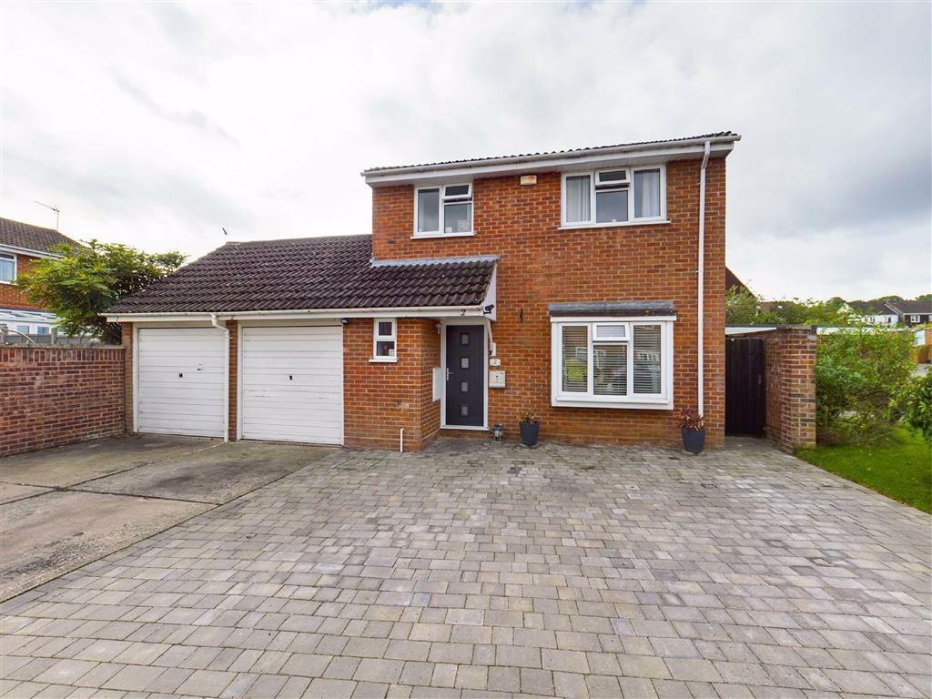 Burnsall Close, Worcester 4 bed link detached house £350,000