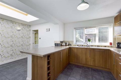 2 Burnsall Close, Worcester, WR4 0BD