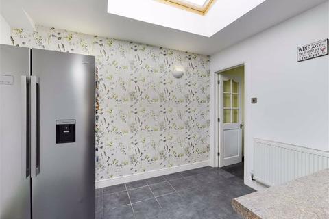 2 Burnsall Close, Worcester, WR4 0BD
