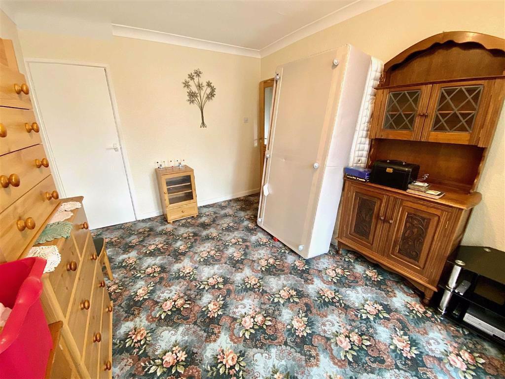Bedroom 2/Dining Room