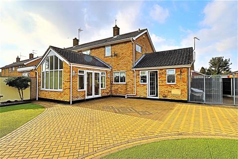 7 Breydon Way, Lowestoft, NR33 9AS