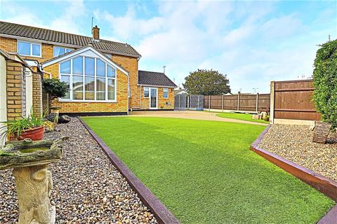 7 Breydon Way, Lowestoft, NR33 9AS