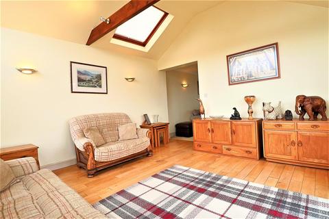 7 Breydon Way, Lowestoft, NR33 9AS