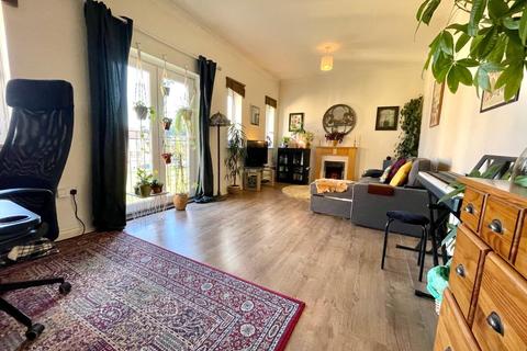 15 Brook View, Grange Park, Northampton, NN4 5DR