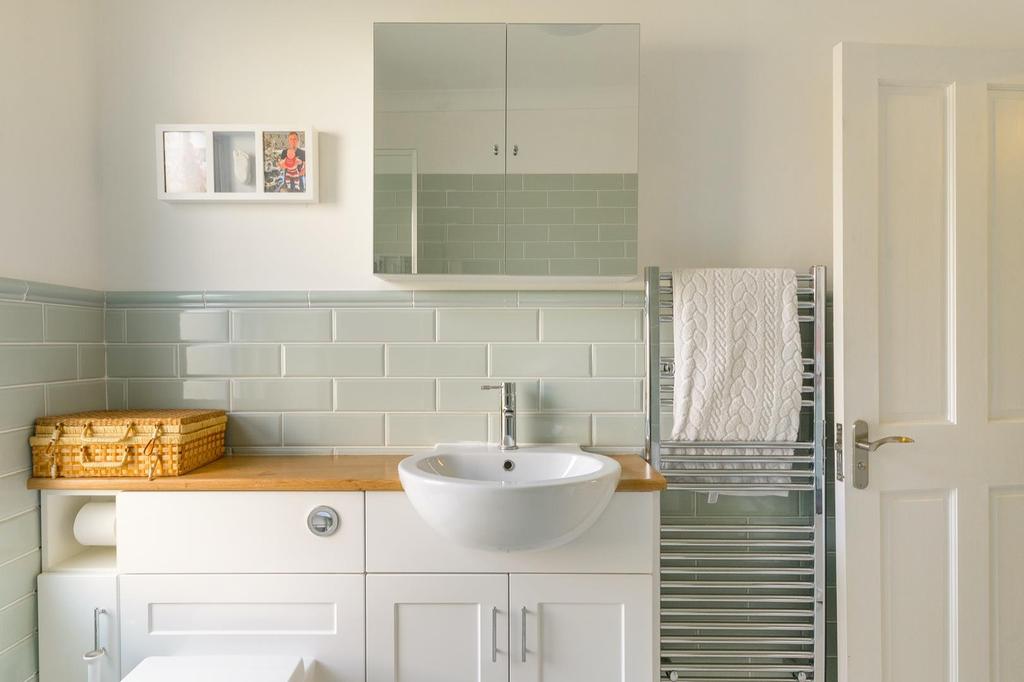 DAORMORC10 - Bathroom A.jpg
