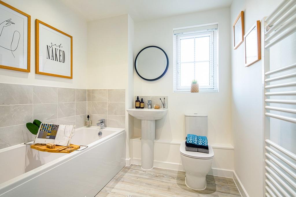 Bathroom suite in Show Apartment at Bruneval Gardens