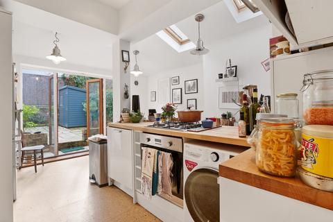 14 Waveney Avenue, London, SE15 3UE