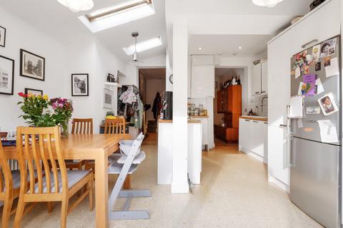 14 Waveney Avenue, London, SE15 3UE