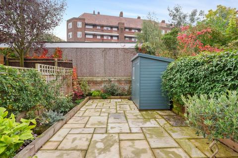 14 Waveney Avenue, London, SE15 3UE