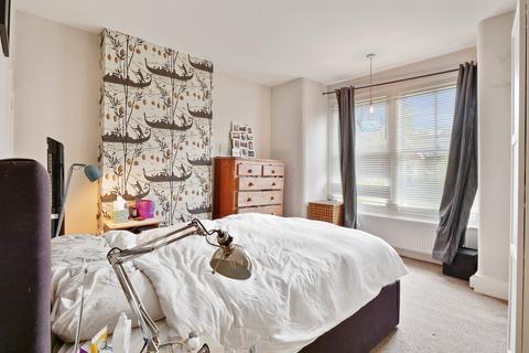 14 Waveney Avenue, London, SE15 3UE