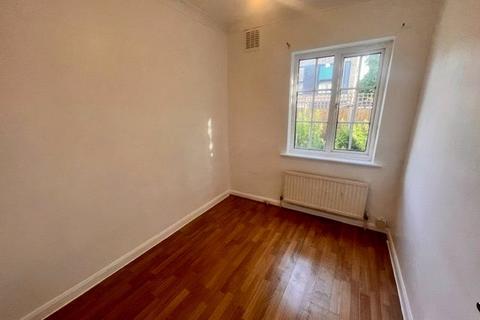 2 bedroom maisonette to rent, Willow Tree Lane, Hayes, Greater London, UB4