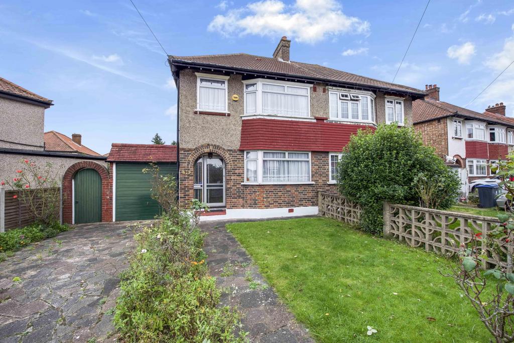 Groveland Way, New Malden, KT3 3 bed semidetached house £635,000