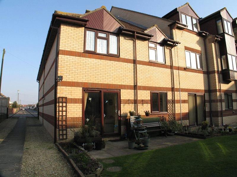 Elmore Road, LeeOnTheSolent, Hampshire, PO13 1 bed apartment £700