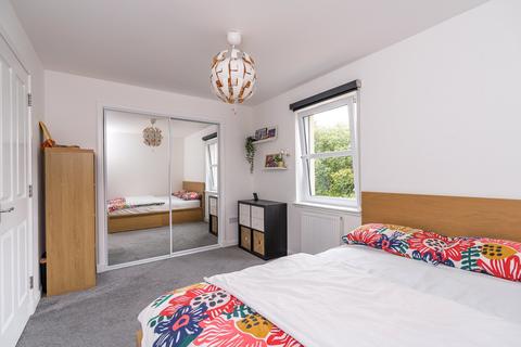 36 Bughtlin Market, Edinburgh, EH12 8XP