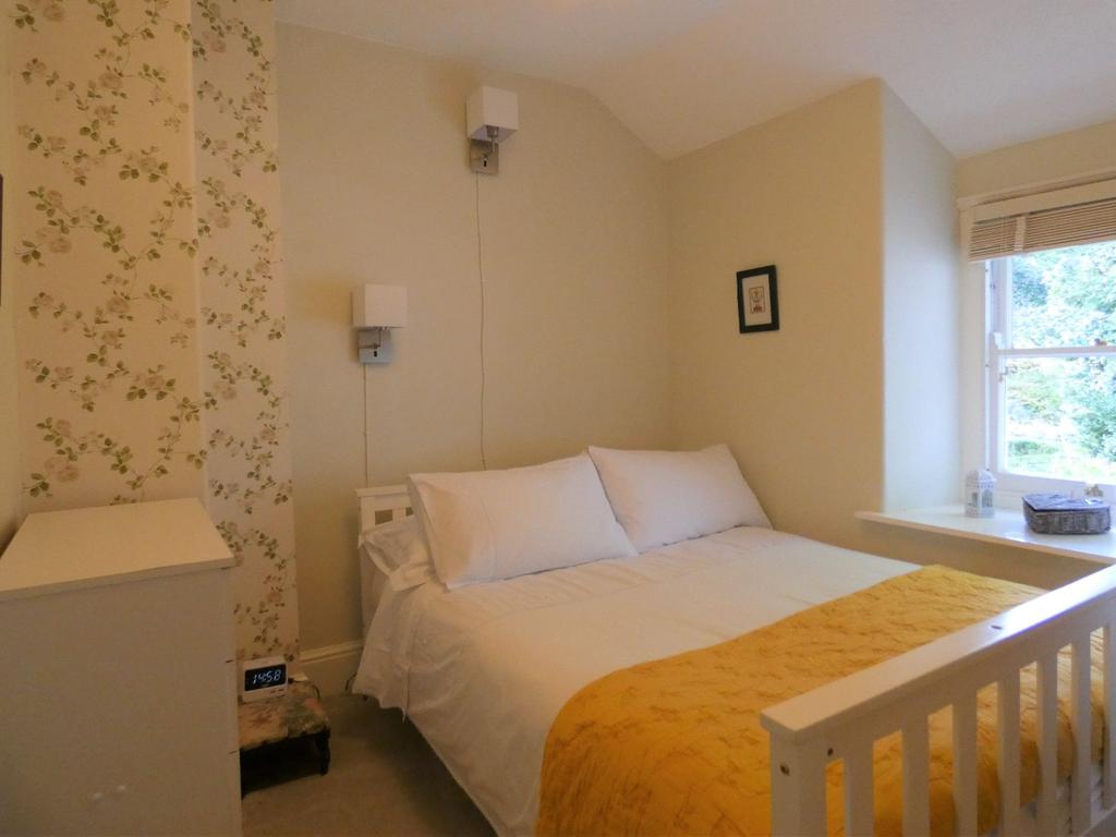 Apartment Bedroom Tw