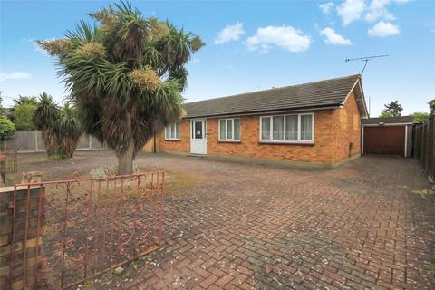 3 bedroom detached bungalow for sale - Bromfords Drive, Wickford, SS12