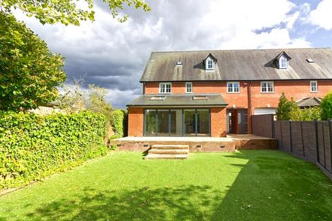 5 bedroom semi-detached house to rent, STONY STRATFORD - A pristine 5 bedroom executive home