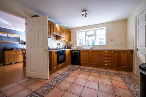 16 Dyas Close, Shifnal, TF11 9BQ