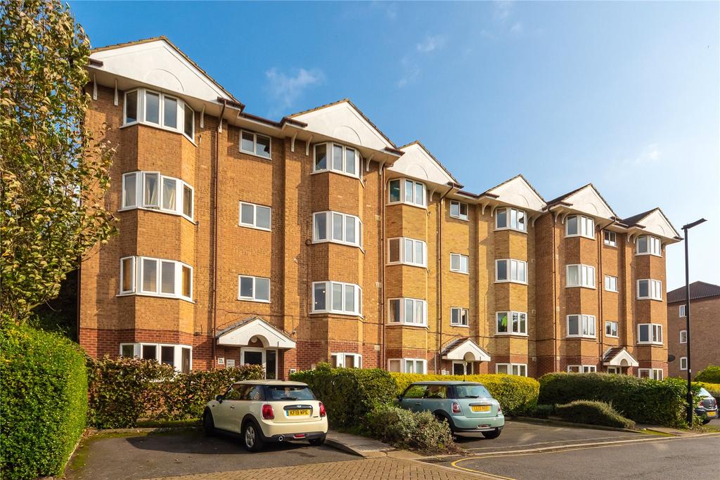 Varsity Drive, Twickenham, Middlesex, TW1 2 bed apartment £1,225 pcm