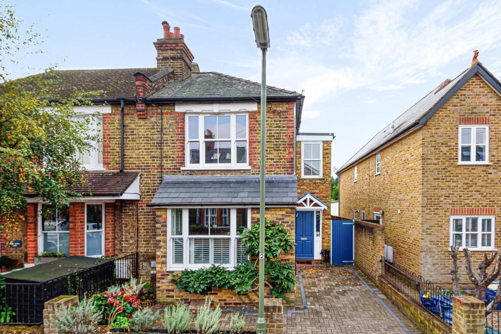 Hurstfield Road, West Molesey, KT8 3 bed semidetached house £800,000