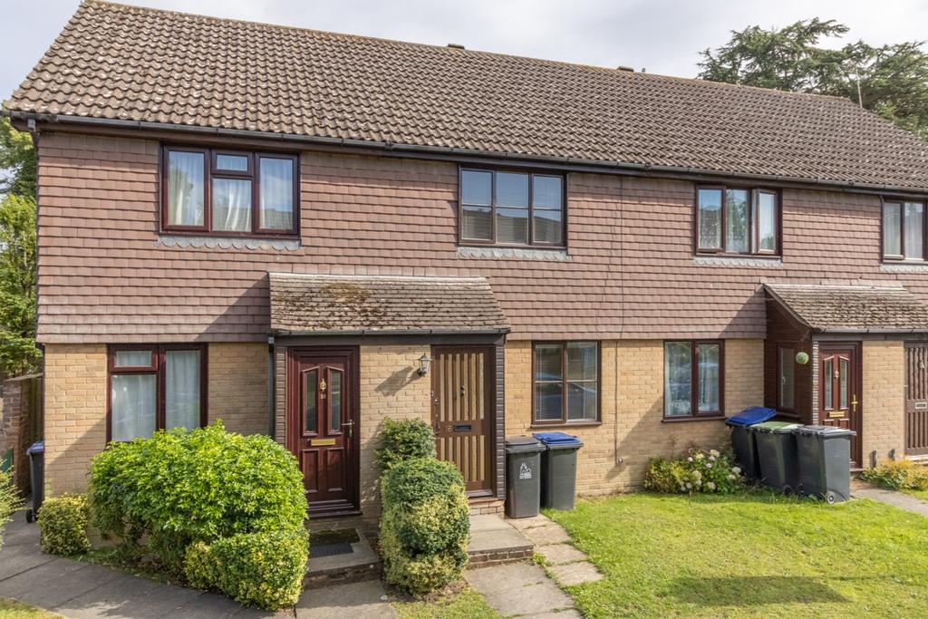 Rochester Avenue, Canterbury 2 bed terraced house £1,100 pcm (£254 pw)