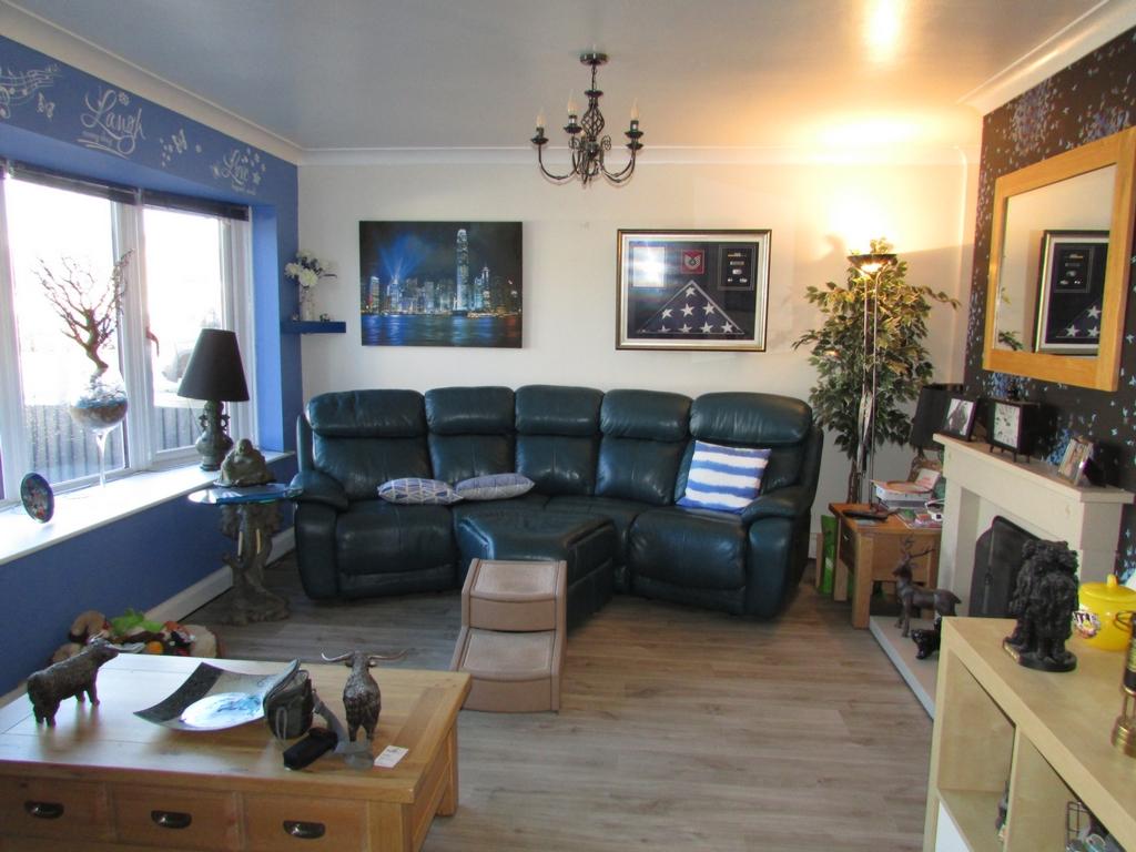 Side lounge image