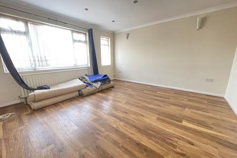 2 bedroom flat to rent - Meadway Court, Whalebone Lane South, Dagenham, Essex, RM8