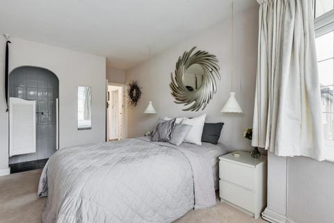 83 Malmains Way, Beckenham, BR3 6SF