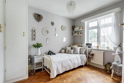 83 Malmains Way, Beckenham, BR3 6SF