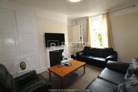5 bedroom house to rent, Delph Mount, Leeds LS6