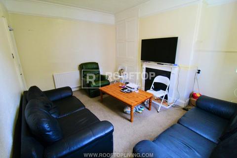 5 bedroom house to rent - Delph Mount, Leeds LS6