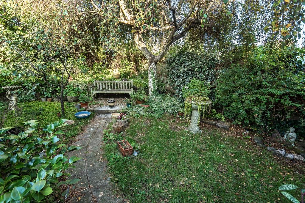 Heathfield Green, Midhurst, GU29 3 bed terraced house £350,000